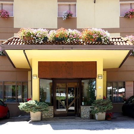 Family Hotel Como Ривізондолі Екстер'єр фото