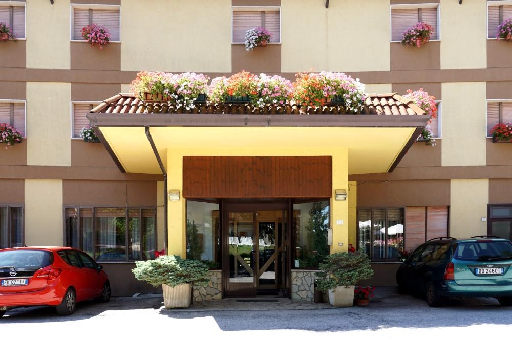 Family Hotel Como Ривізондолі Екстер'єр фото